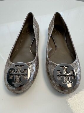 Tory Burch Metallic Silver-Taupe Logo Round-Toe Flats